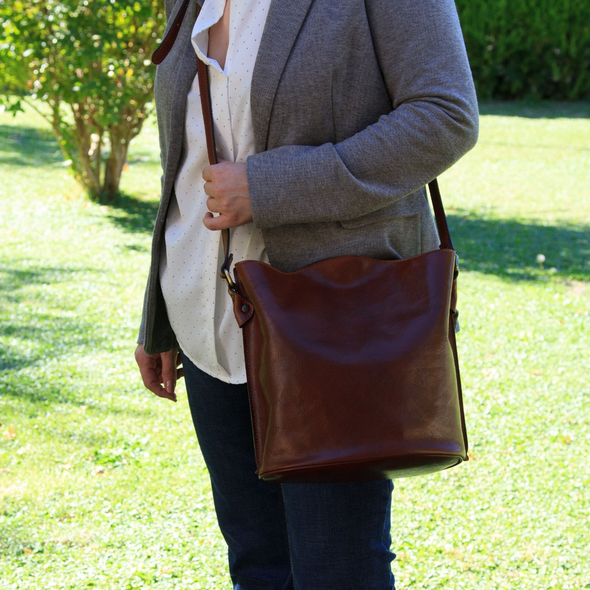 Cowhide leather shoulder bag - Brown