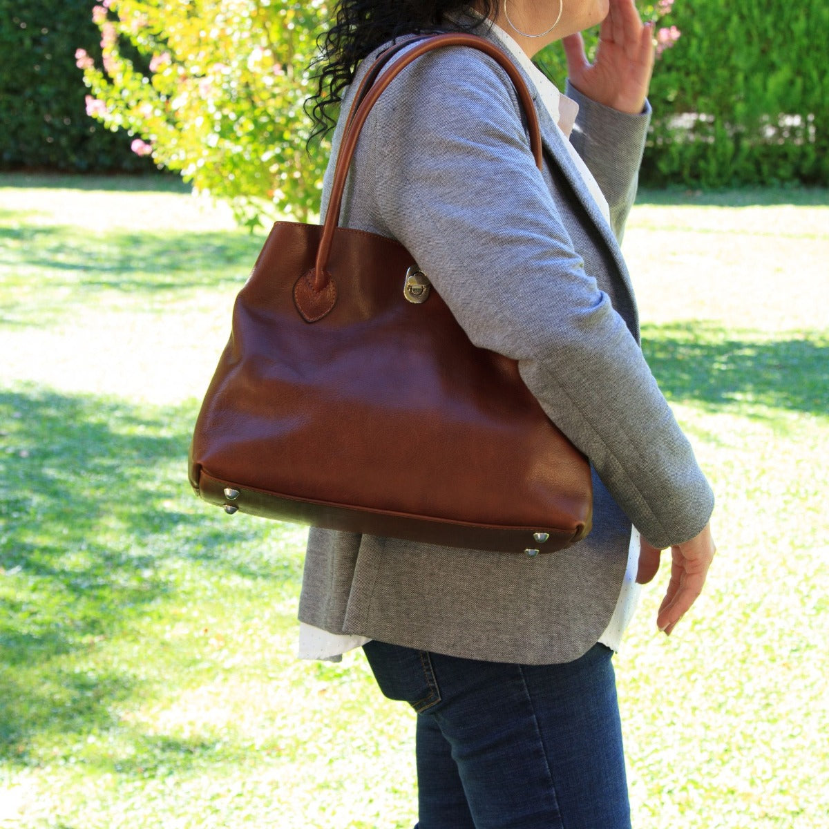 WOMAN'S TWO-HANDLE BAG IN TWO -TONE FULL-GRAIN LEATHER