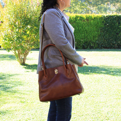 WOMAN'S TWO-HANDLE BAG IN TWO -TONE FULL-GRAIN LEATHER